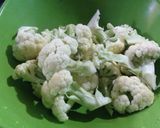 Foto langkah ke 2 dari resep Sayur Bening isi Sohun, Wortel, Kembang Kol, Jamur Kuping ala Shinta.
