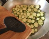 Foto del passaggio 2 della ricetta Linguine con zucchine mantecate con caciocavallo ragusano 🌷