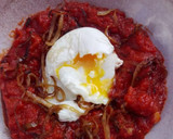 Foto del paso 7 de la receta: Huevos escalfados sobre tomate triturado