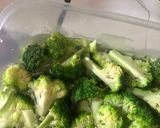 Foto langkah ke 1 dari resep Tumis Brokoli Keju.