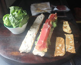 Foto del paso 5 de la receta: Bocadillo troceado de tortilla y jamón