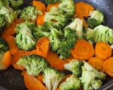 Foto del paso 3 de la receta: Brócoli y zanahoria salteados