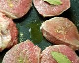 Foto del paso 1 de la receta: Bifes de peceto en salsa roja al vino blanco