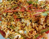 A picture of step 5 of Maggi Noodles Bhel.