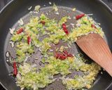 A picture of step 5 of Chicken breast stir fry with chilli, soysauce, black vinegar, Chinese style.