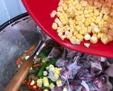 Foto langkah ke 7 dari resep Tumis Asam Cumi Jagung Muda.