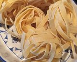Foto del passaggio 4 della ricetta Tagliatelle strapazzate ai funghi