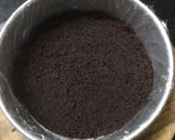 A picture of step 3 of Oreo Ice cream cake.