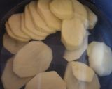 Une image de l'étape 1 de Émincé poulet sauce mozzarella PDT et courgettes à la tapenade.