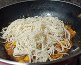 চিকেন নুডুলস (chicken noodles recipe in Bengali) রেসিপির ধাপ 7 ছবি