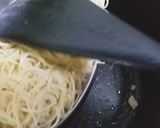 Foto langkah ke 2 dari resep Mie Goreng Saus Tiram Selera.