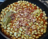 Foto del paso 6 de la receta: Habitas baby con piquillos y jamón 