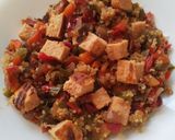 Foto del paso 4 de la receta: Quinoa con verduras y hamburguesa de salmón y merluza