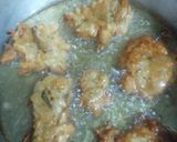 A picture of step 6 of Instant noodles pakoray.