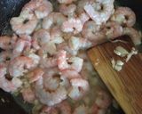 Foto langkah ke 2 dari resep Udang tumis saus tiram.
