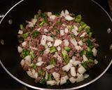 A picture of step 2 of Spaghetti Bolognese.