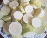 صورة لخطوة 1 من وصفة مرق شجر اصفر بالخضار 🥒🍅🌶🥔