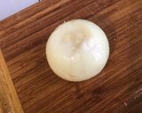 Une image de l'étape 1 de Soupe de pommes de terre et courgettes à la tomate.