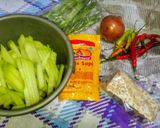Foto langkah ke 1 dari resep Tumis labu buncis sosis campur tempe super pedas.