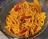 Une image de l'étape 6 de Timbale de spätzles aux tomates, thon, emmental et curcuma.