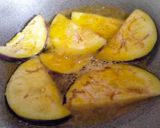 A picture of step 1 of Masala Brinjal with sesame seeds.