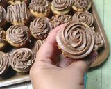 Foto langkah ke 10 dari resep Chocolate Buttercream Topping/Frosting/Filling.