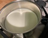 Une image de l'étape 1 de Riz au lait, épices et fruits secs.