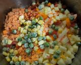 عکس مرحله 3 از دستور سوپ سبزیجات و دال عدس (Red lentil & vegetables soup)