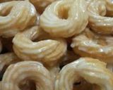 A picture of step 14 of France glazed crullers.