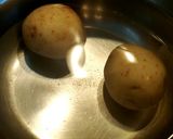 A picture of step 1 of Mashed potato curry.