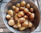 A picture of step 1 of Baby potato and cornflour fry.