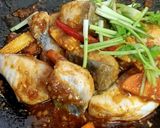 รูปขั้นตอนการทำที่ 4 ของ ปลาอินทรี ผัดพริกเผา