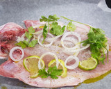 Foto del paso 1 de la receta: Lubina a la espalda con lima y cilantro