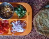 A picture of step 4 of Paneer Egg wrap with veggies.