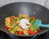 Foto langkah ke 4 dari resep Baked Chicken with Mushrooms, Spinach & Red Bell Pepper.