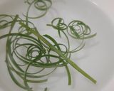 Hình bước làm 1 của món Phở gà từ mì lá tươi