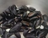 Une image de l'étape 1 de Moules à la Catalane.
