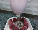 A picture of step 2 of Strawberry creamy shake.