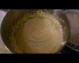 A picture of step 3 of Noreos Vaniila cupcake.