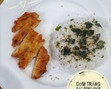 Hình bước làm 3 của món Cơm rắc rong biển + chả mực