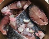 Hình bước làm 1 của món Cá kho giềng sả
