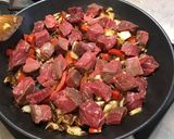 Une image de l'étape 11 de Bœuf sauté au poivron rouge, trevisana et épices italiennes.