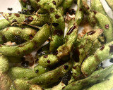 Foto del paso 3 de la receta: Edamame picante con soja 🫛 en airfryer