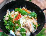 Hình bước làm 3 của món Gỏi Tai Mui Heo Trộn Hành Tây Rau Răm