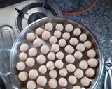 A picture of step 5 of Rava balls/ semolina balls.