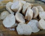 Foto langkah ke 2 dari resep Cah Kangkung Baso Saus Tiram.