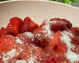 Foto langkah ke 1 dari resep Strawberry Yakult Korean Milk.