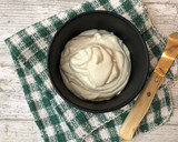 Foto del paso 2 de la receta: Aperitivo en vasitos de crema de queso azul con membrillo y piñones tostados