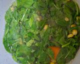 Foto langkah ke 3 dari resep Sayur Bening Bayam-Kemangi.