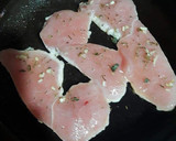 Foto del paso 8 de la receta: Medallones de pavo con salsa fina de pimienta y cardamomo